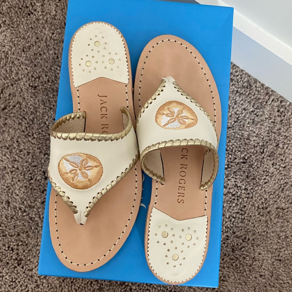 Jack Rogers embroidered sand dollar sandal size 7